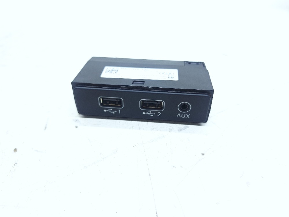 Entrada Usb Auxiliar Audi Ttrs 2.5t 2021 8w0035736