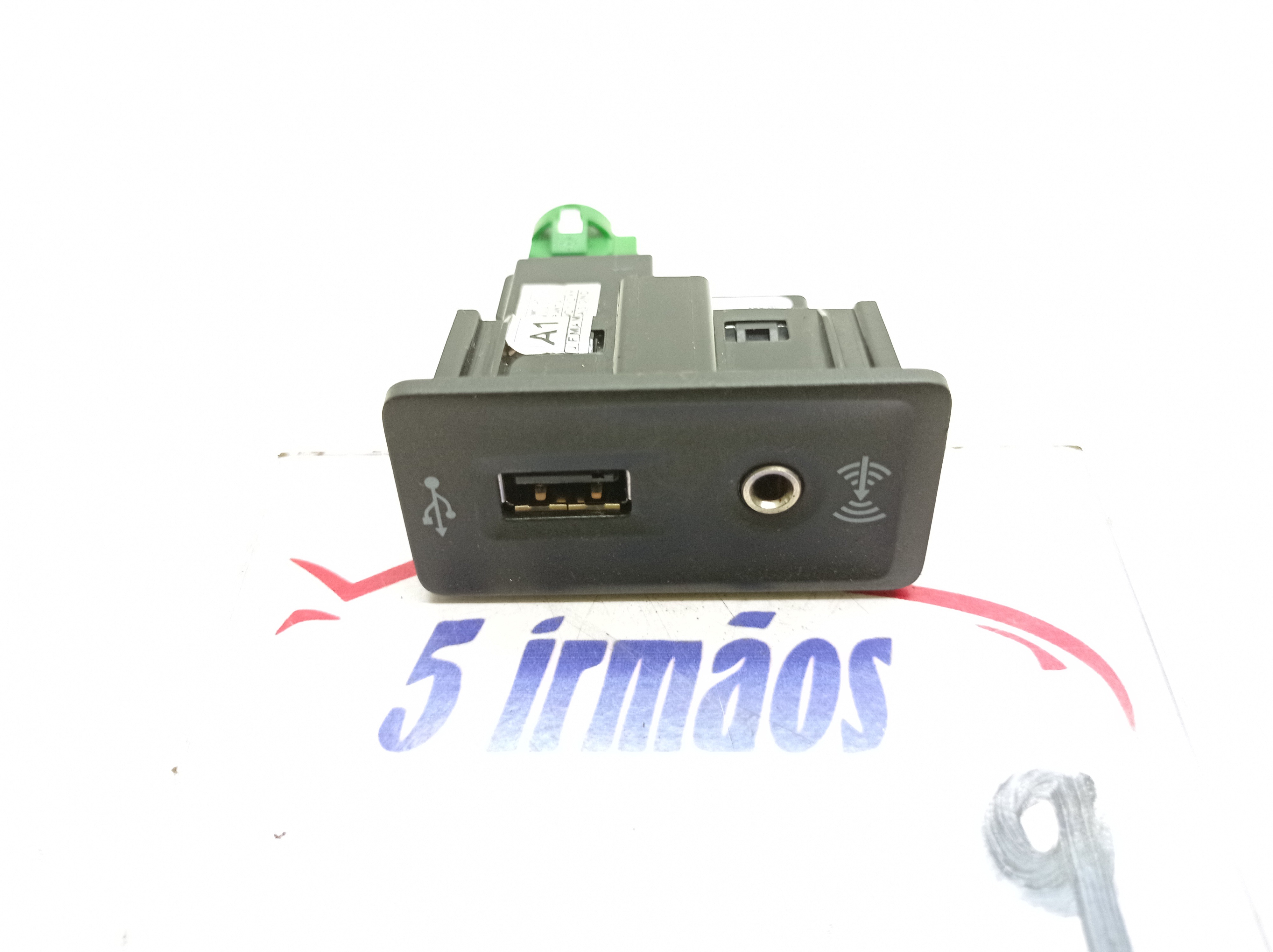 Entrada Usb Auxiliar Vw Passat Tsi 2.0 2017 5g0035222e