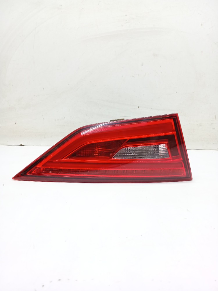 Lanterna Esquerda Tampa Traseira Audi A3 Sedan 1.8 2015 Esquerdo/motorista