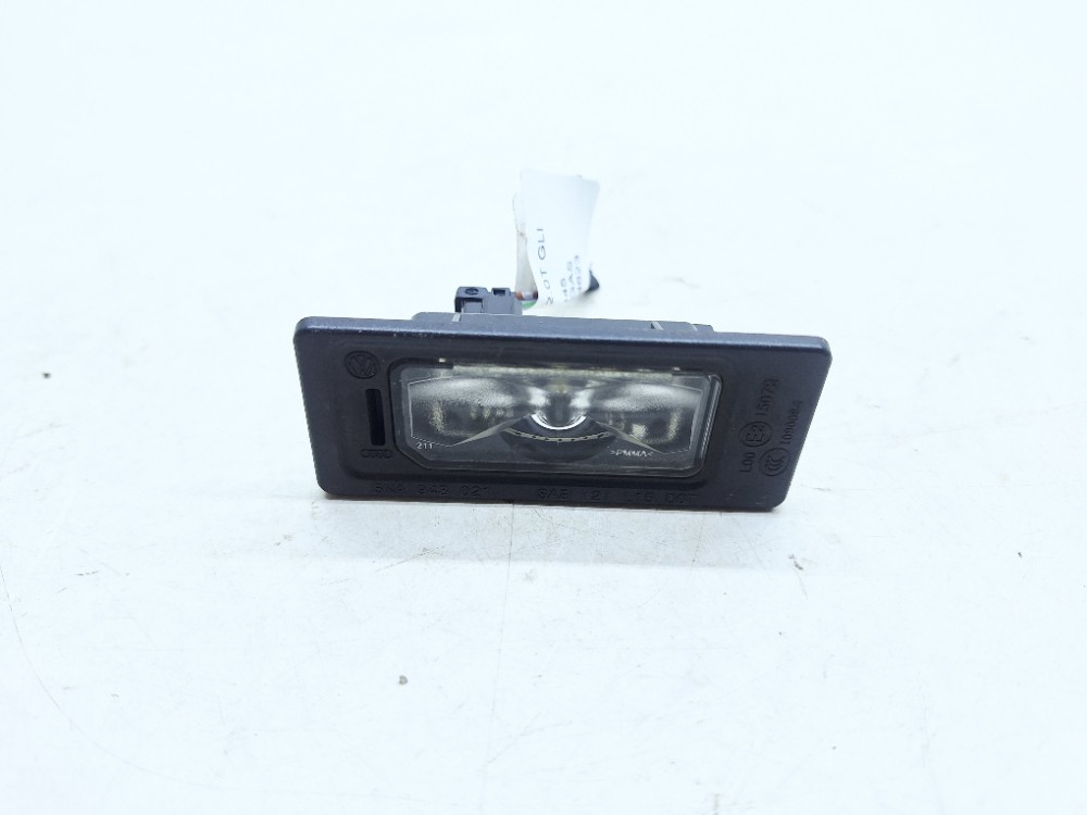 Luz Placa Traseira Esquerda Vw Jetta Gli 2.0 2024 5na943021