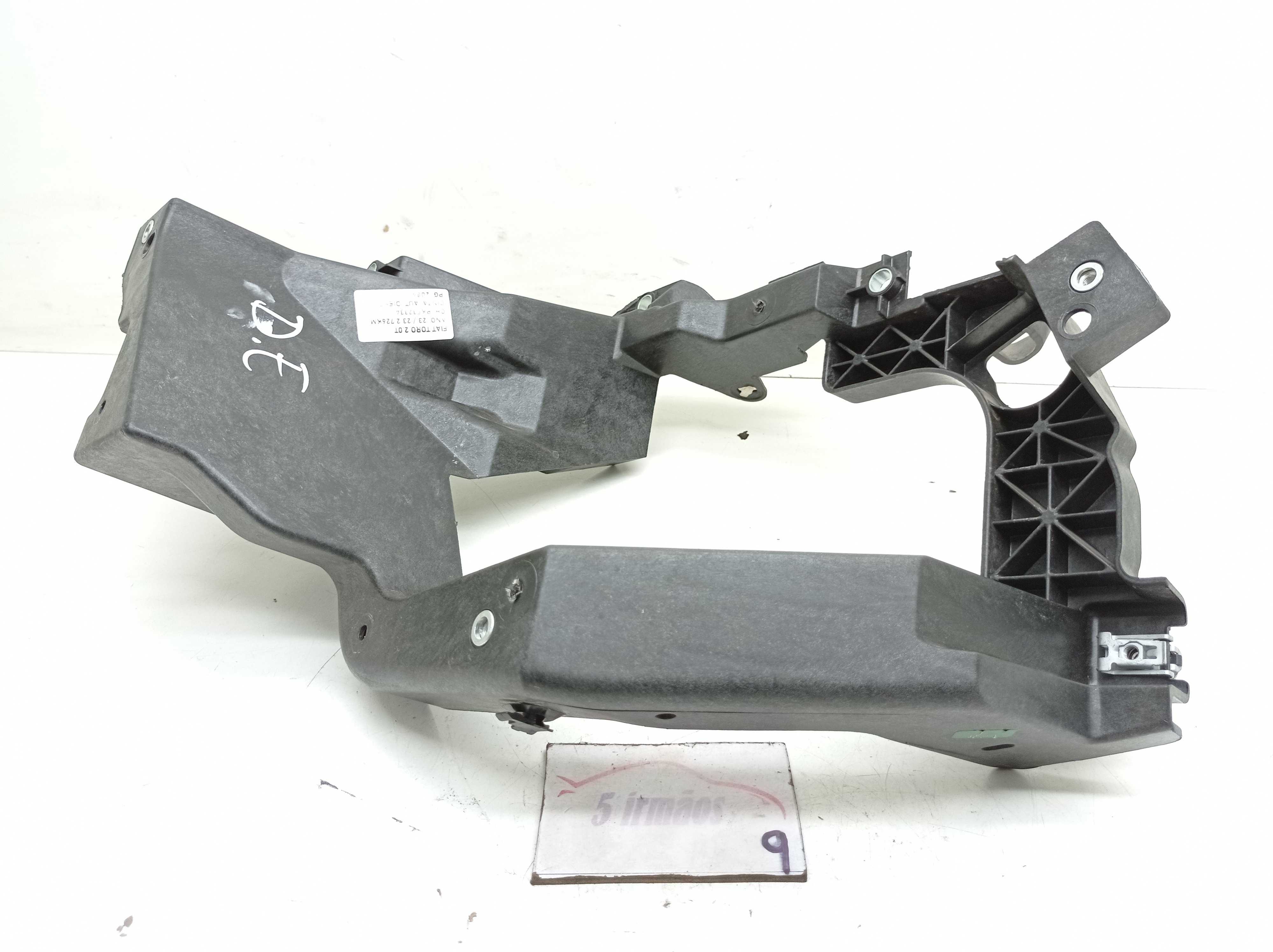 Guia Farol Esquerda Fiat Toro 2.0 2022 / 2023 / 2024