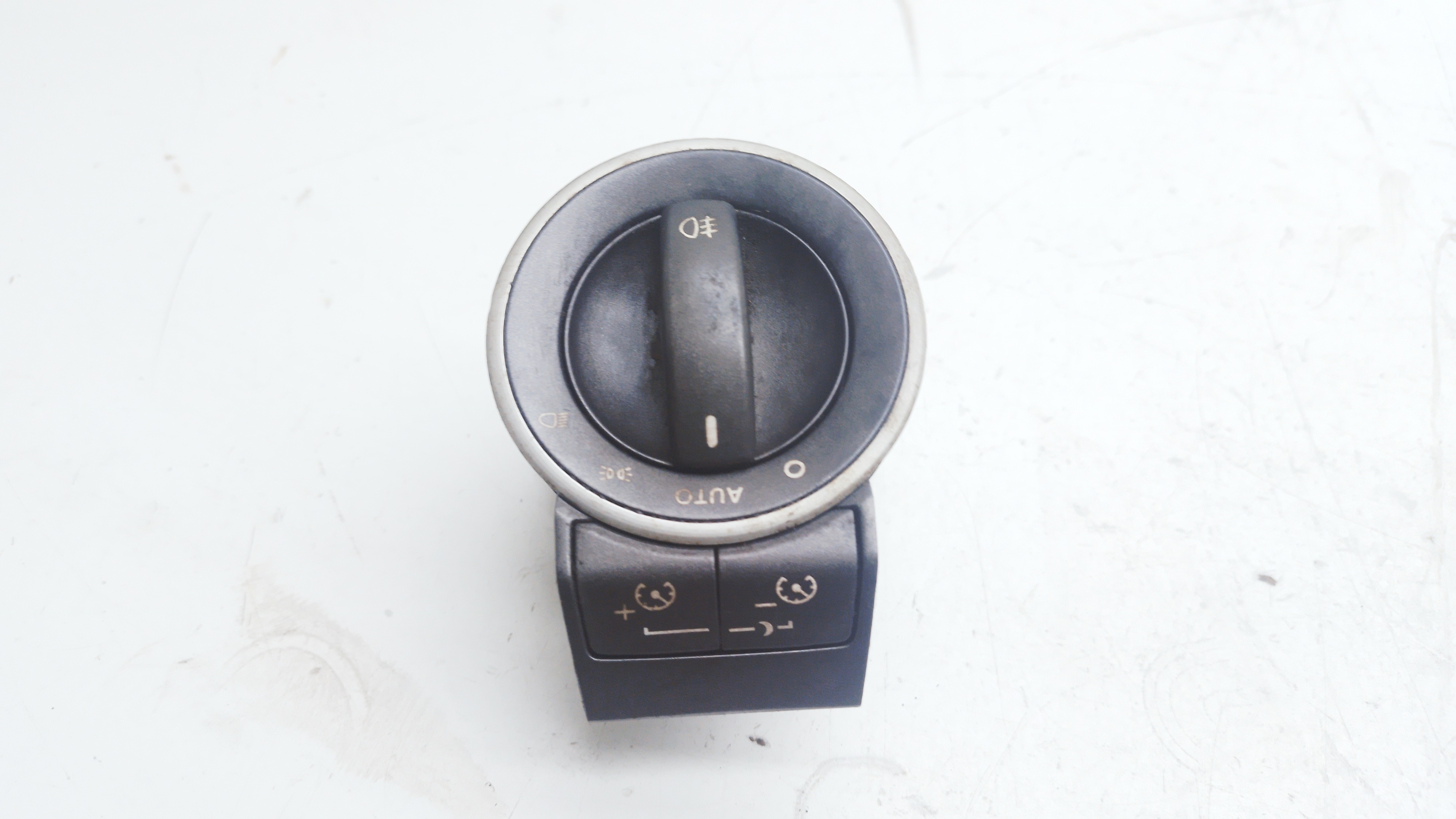 Botão Comando Farol Milha Gm Omega 2008 Nº92201133