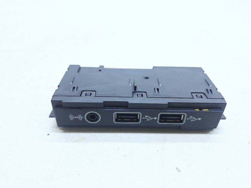 Entrada Usb Auxiliar Vw Tiguan Tsi 2.0 2019 5QF035726