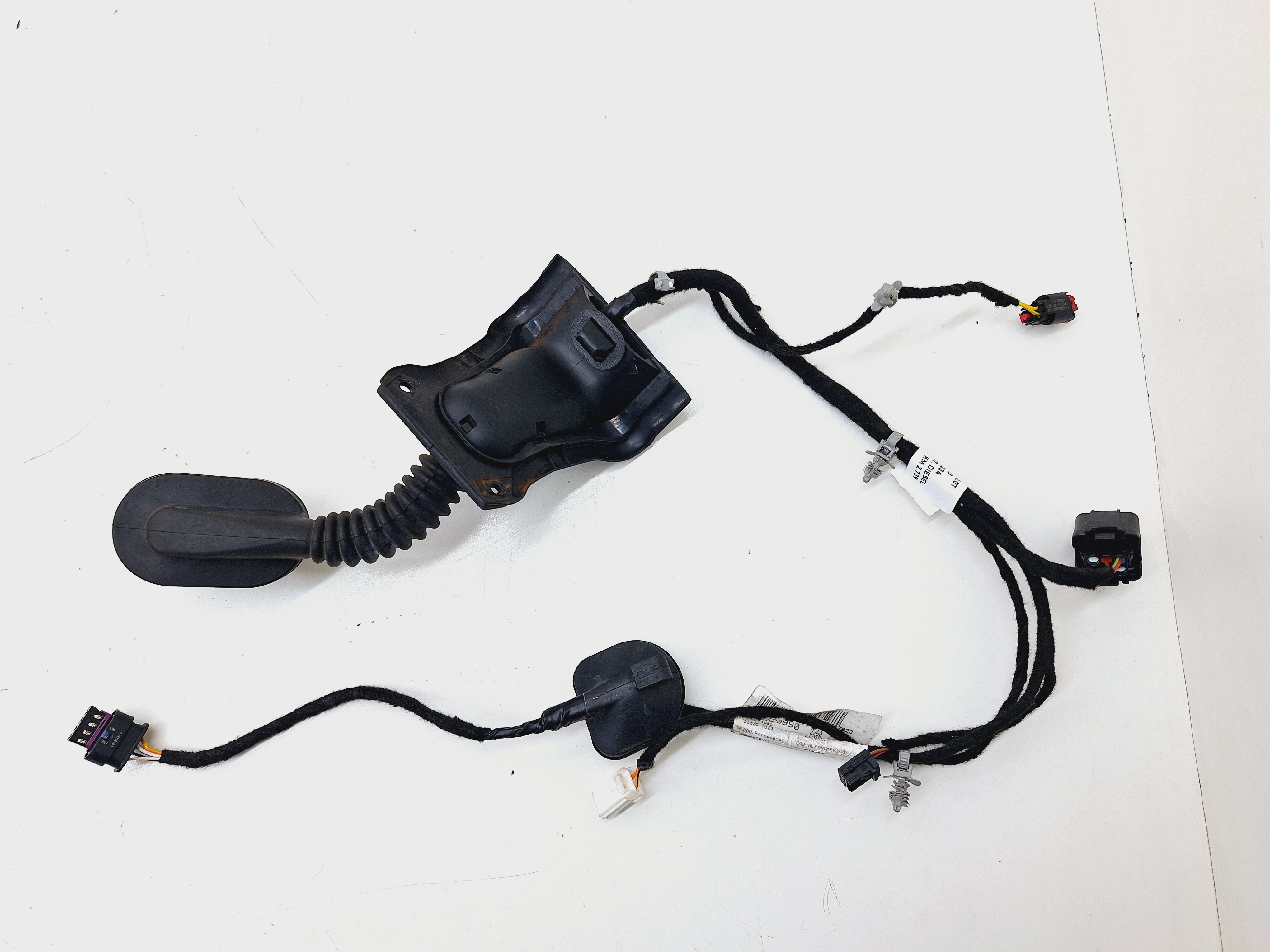Chicote Porta Traseira Esquerda Fiat Toro 2.0 2023 520520990