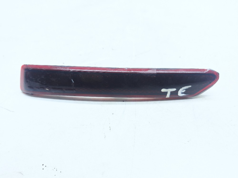 Refletor Olho Gato Traseiro Esquerdo Q3 Sportback 2.0 2024 Vermelho