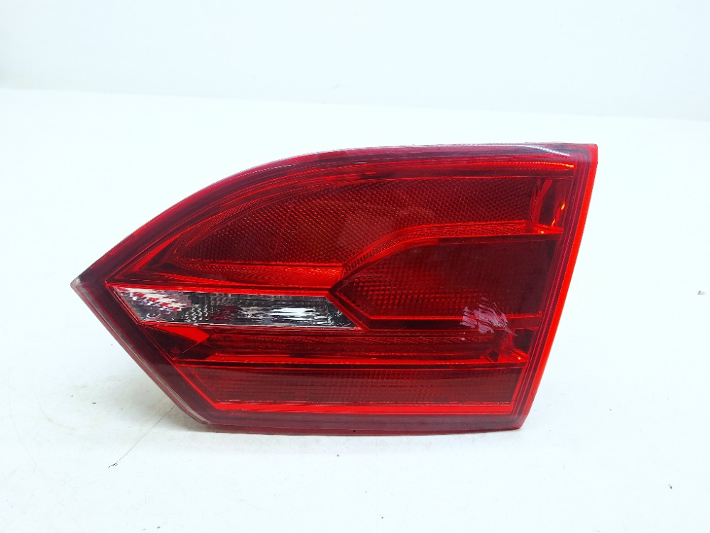 Lanterna Direita Tampa Vw Jetta 2.0 2013 5C6945260