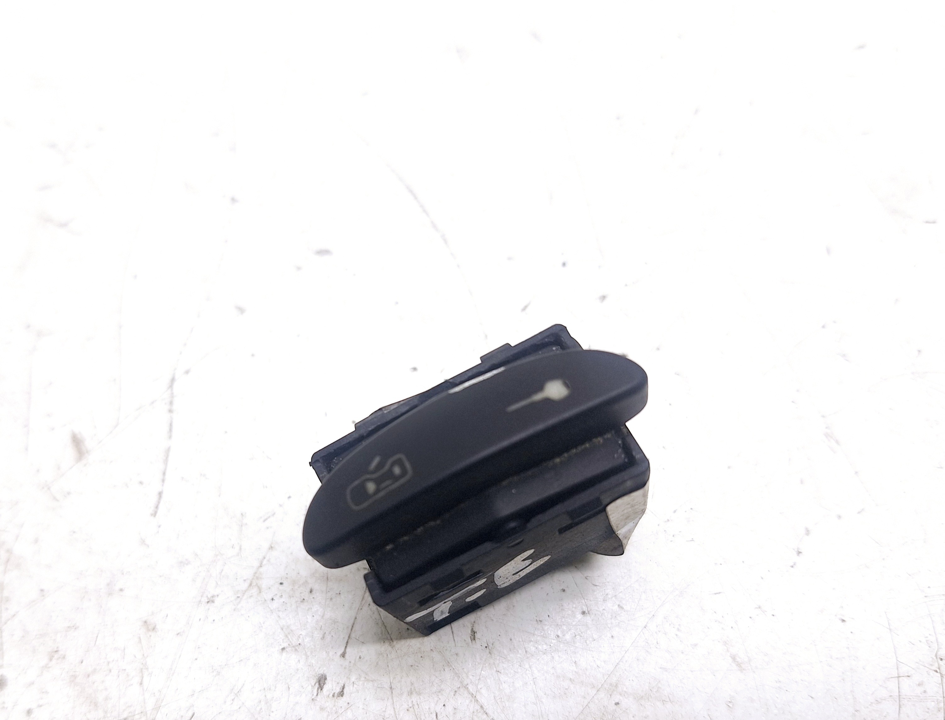 Botão Trava Porta Traseira Esquerda Cayenne 4.8 V8 2008