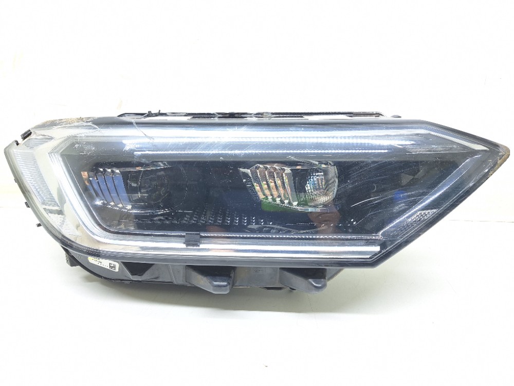 Farol Direito Vw Jetta Gli 2.0 2019 2020 Retirada De Peças