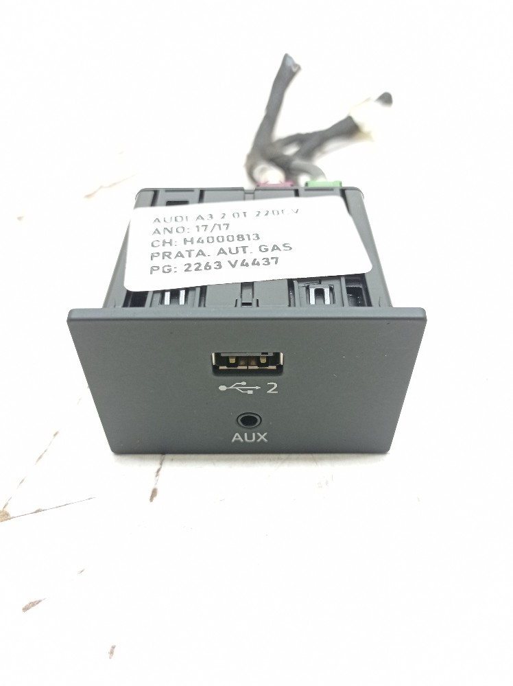 Entrada Auxiliar Usb Audi A3 Tfsi 2.0 2017 8v0035708