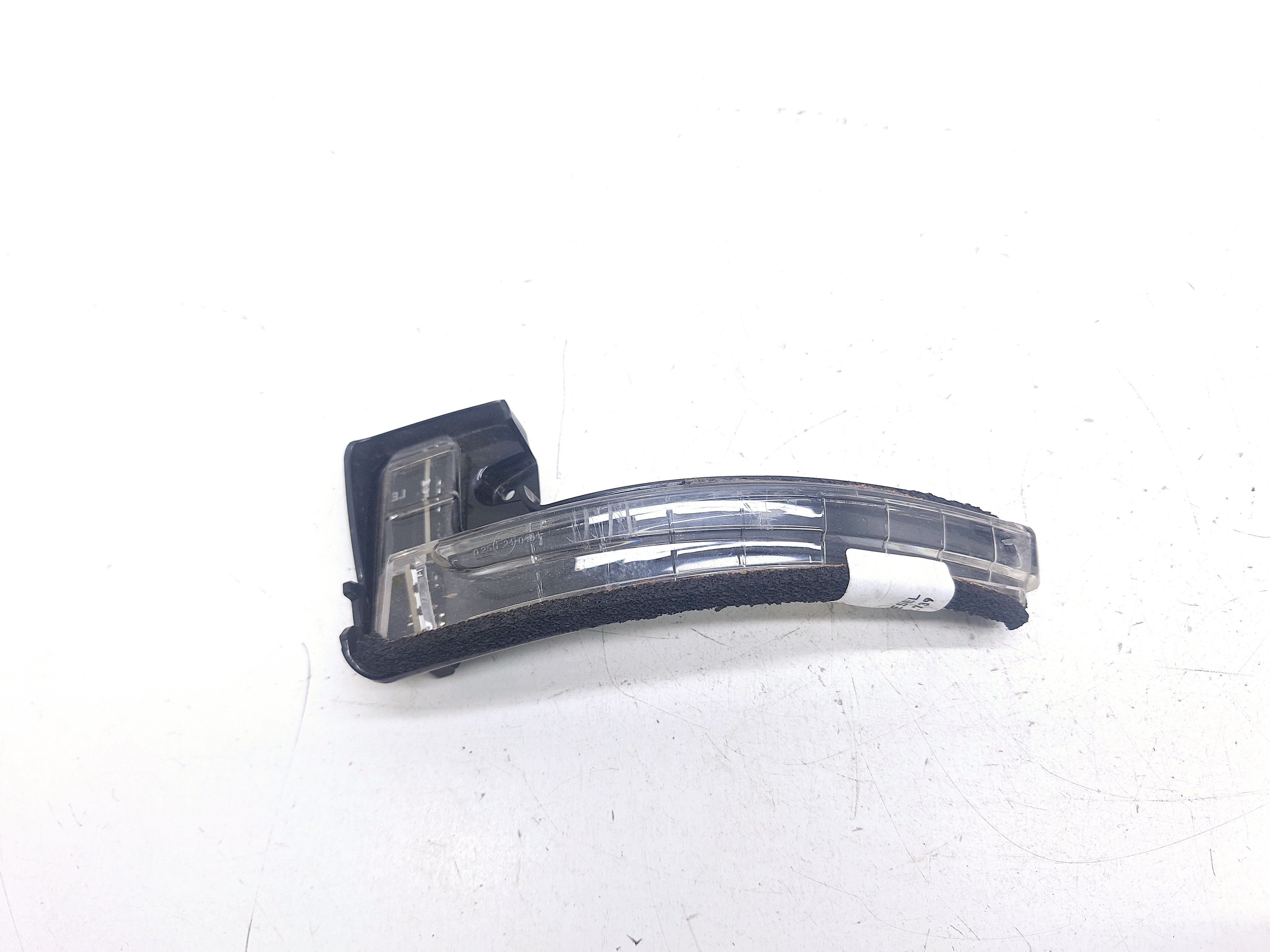 Pisca Seta Retrovisor Esquerdo Fiat Toro 2.0 2023   Esquerdo Preto