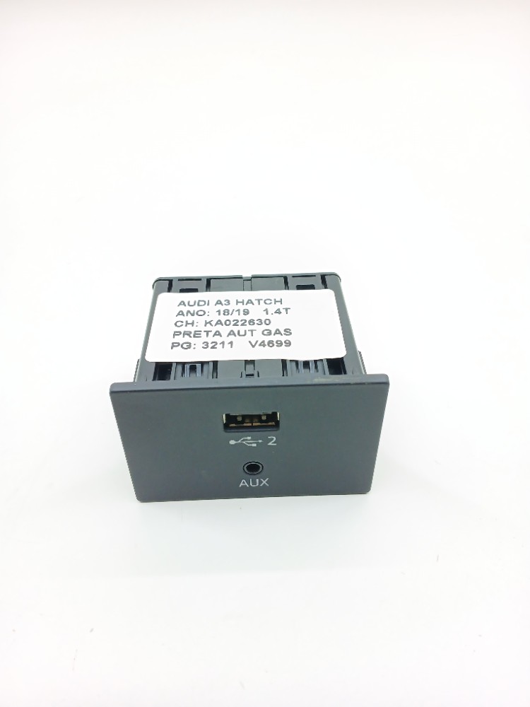 Entrada Auxiliar Usb Audi A3 Hatch 1.4 2019 8v0035708