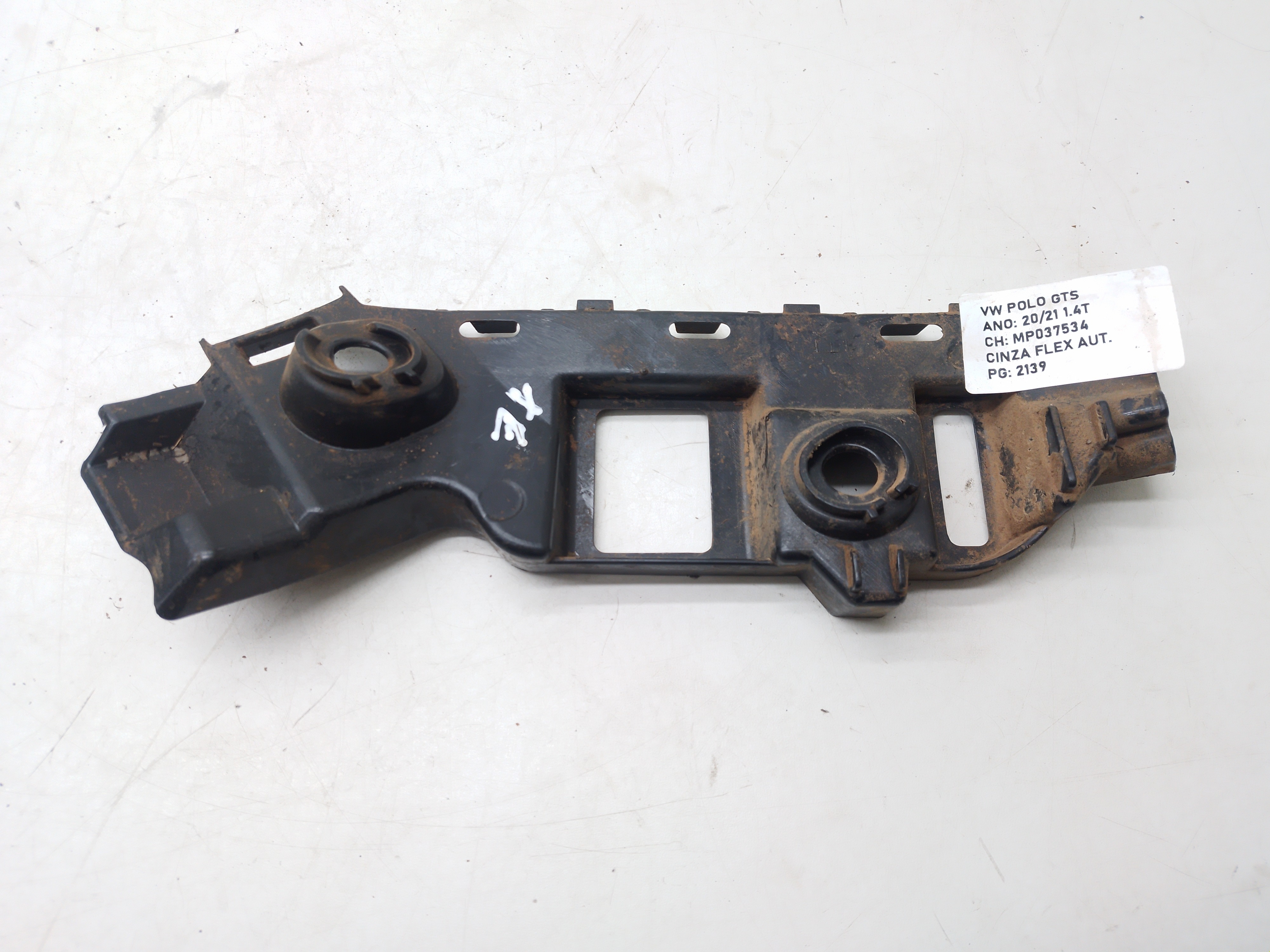 Guia Esquerda Parachoque Traseiro Vw Polo Gts 1.4 2020