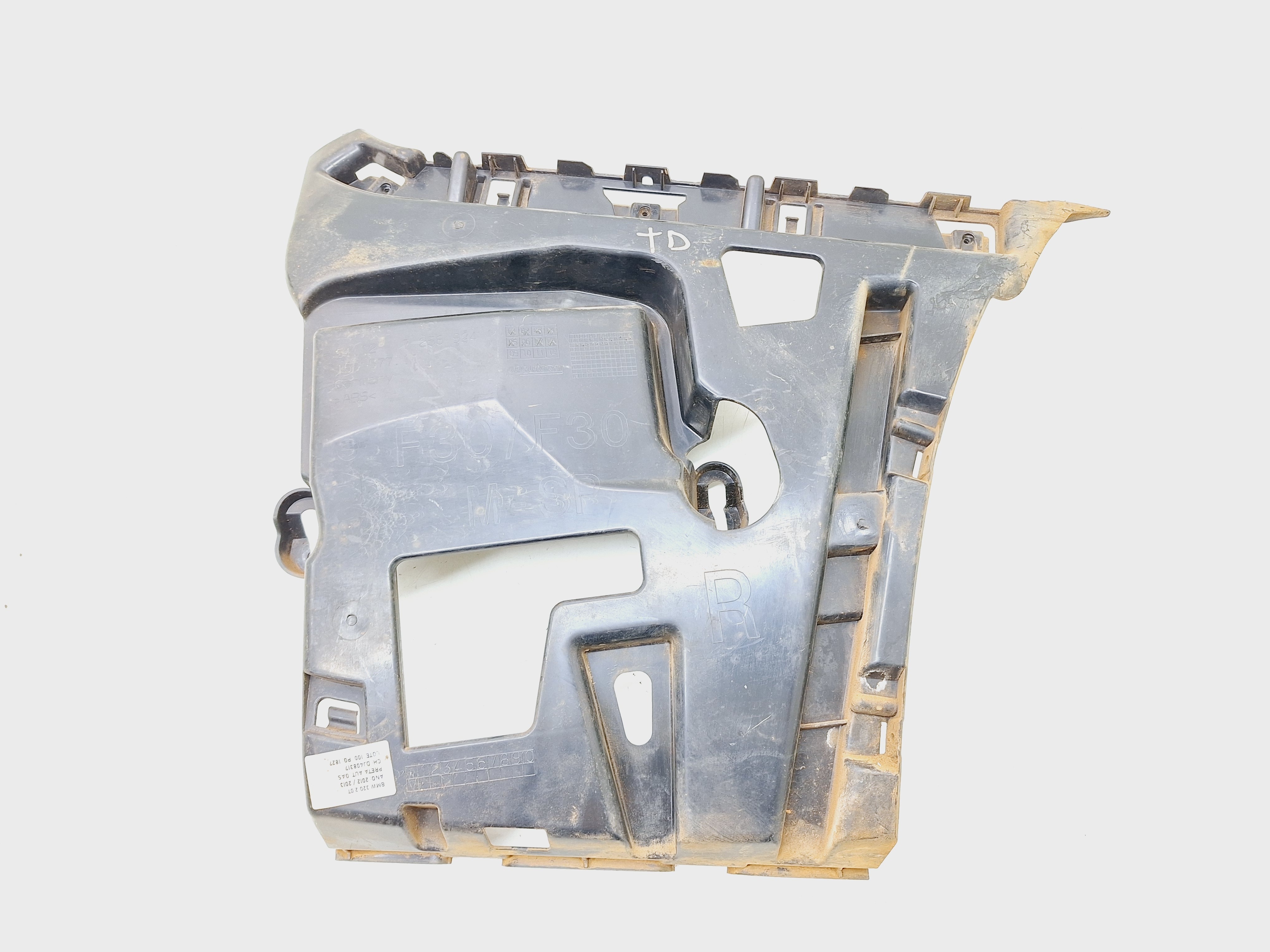 Guia Parachoque Traseiro Direito Bmw 320 2.0 2012 / 2013