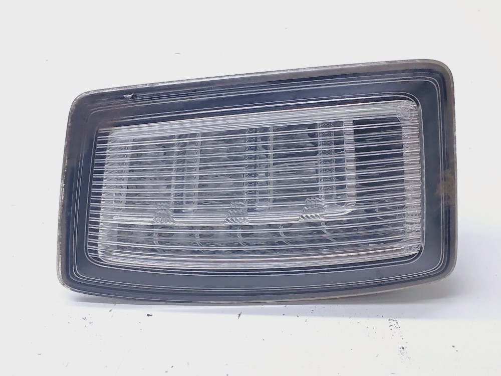 Luz Cortesia Esquerda Porta Malas Audi A1 1.4 Tfsi 2011 2012