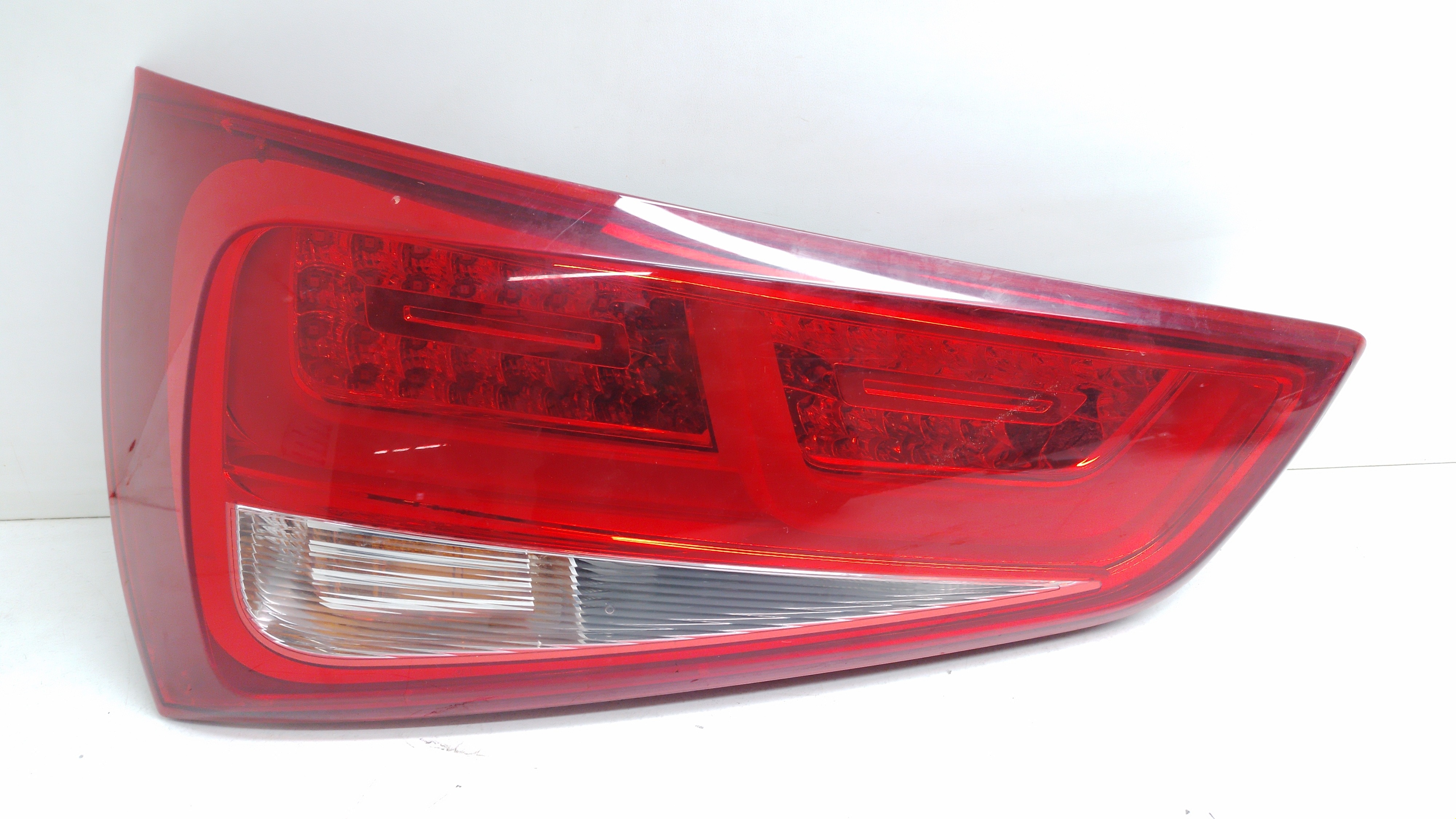 Lanterna Esquerda Audi A1 1.4 Tfsi 2011/ 2012 N8x0945093b Esquerdo Vermelho