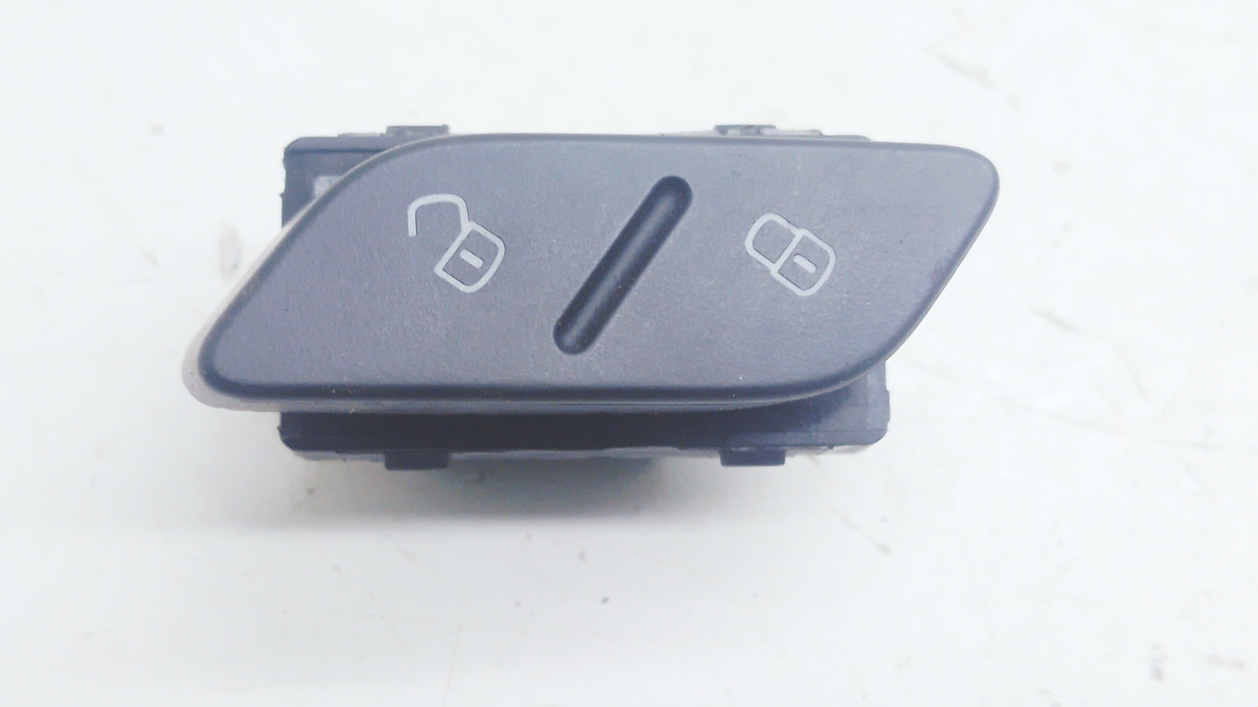 Botão Trava/destrava Porta Dianteira Direita Vw Jetta 2015