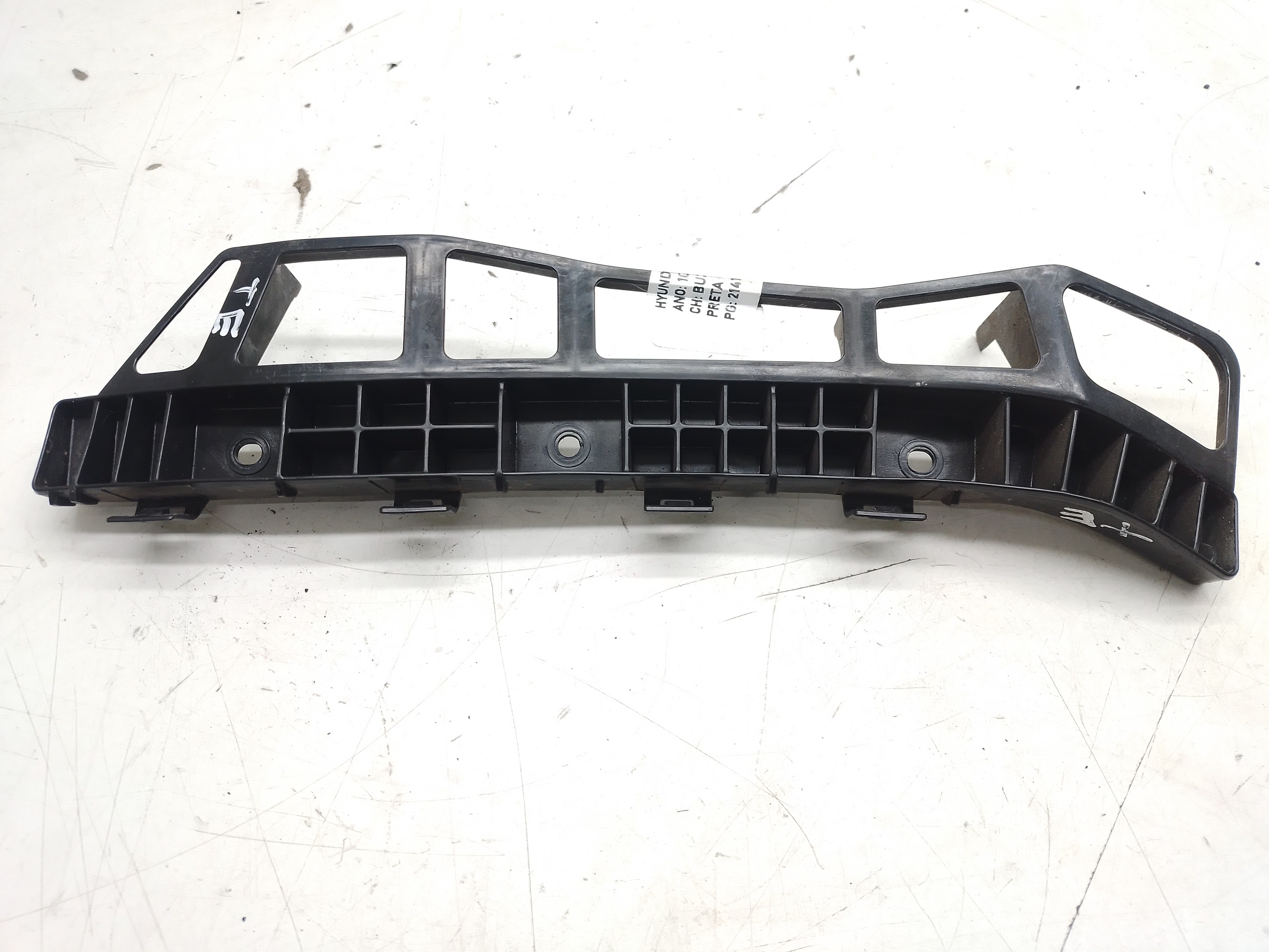 Guia Esquerda Parachoque Traseiro Hyundai I30 2.0 2010