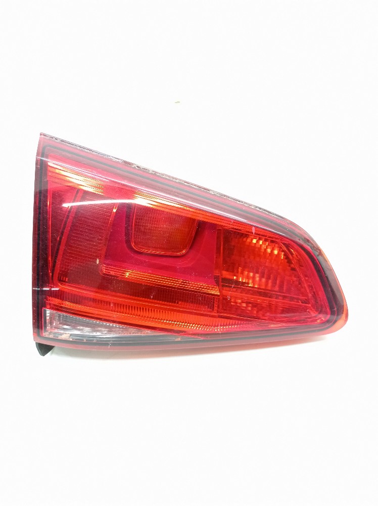 Lanterna Tampa Traseira Esquerda Vw Golf 1.0 2017 5gm945093 Esquerdo/motorista Vermelho