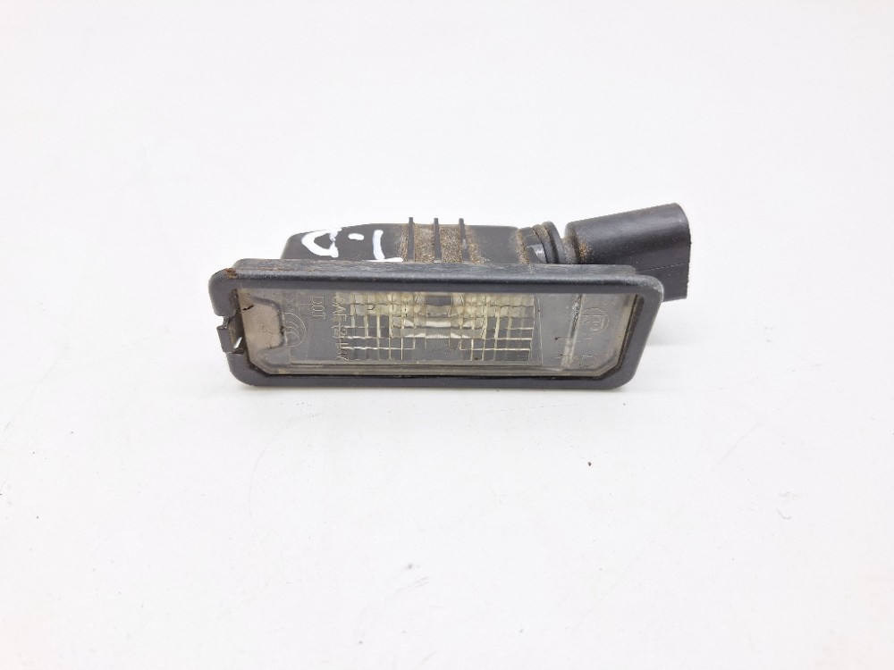 Lanterna Luz Placa Direita Vw Golf 1.4 2014 2015 1k8943021