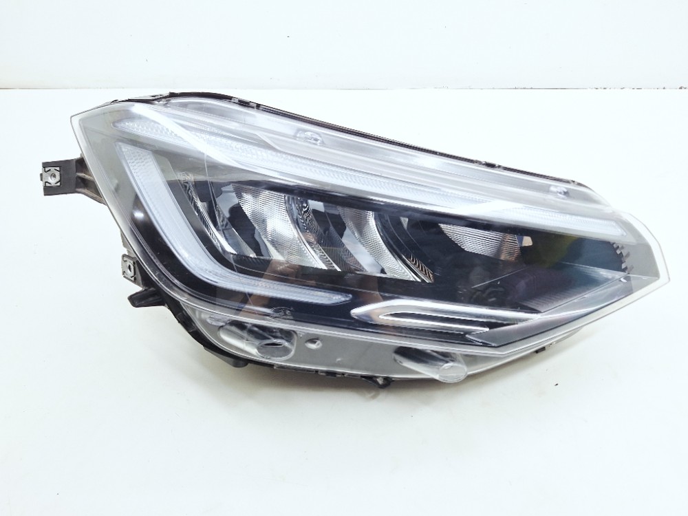Farol Direito Vw Virtus Tsi 1.4 2025 2g5941036a 3.724 Km