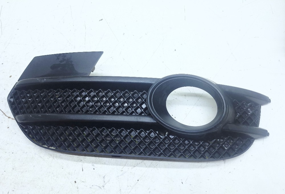 Grade Farol Milha Esquerdo Audi Q3 2.0 2014 8u0807681a