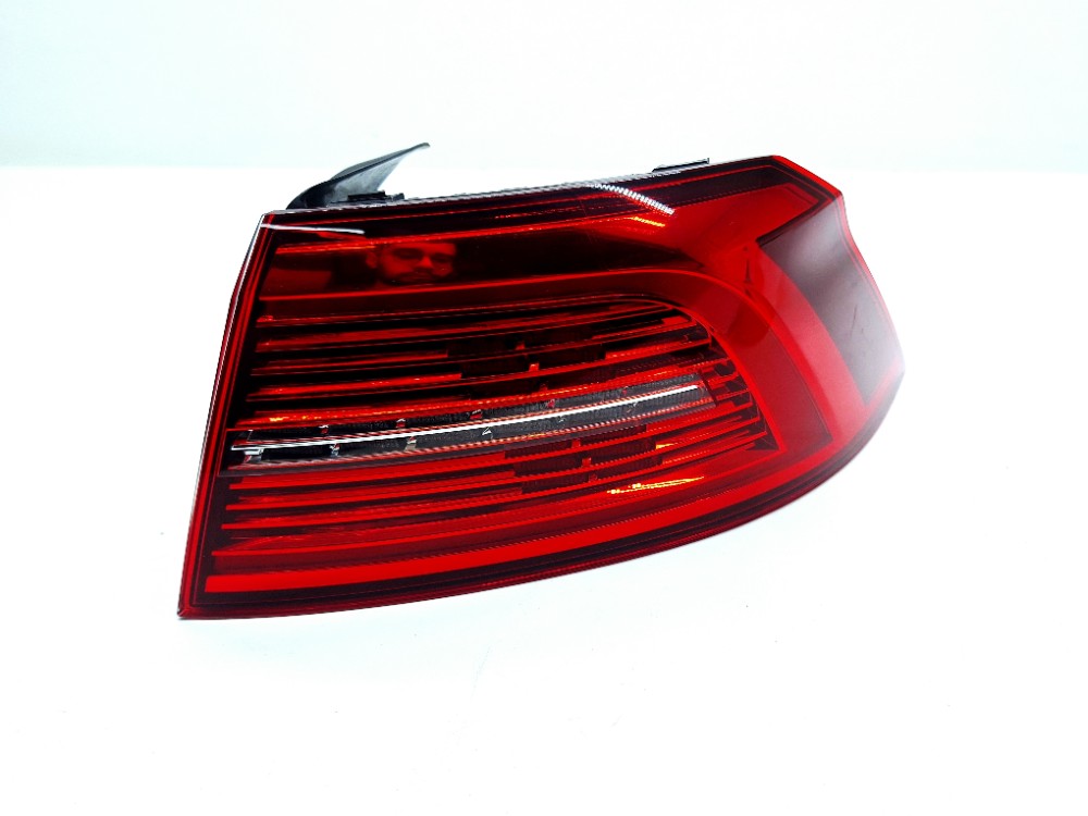 Lanterna Direita Vw Passat Tsi 2.0 2018 3g5945208e Direito/passageiro Vermelho