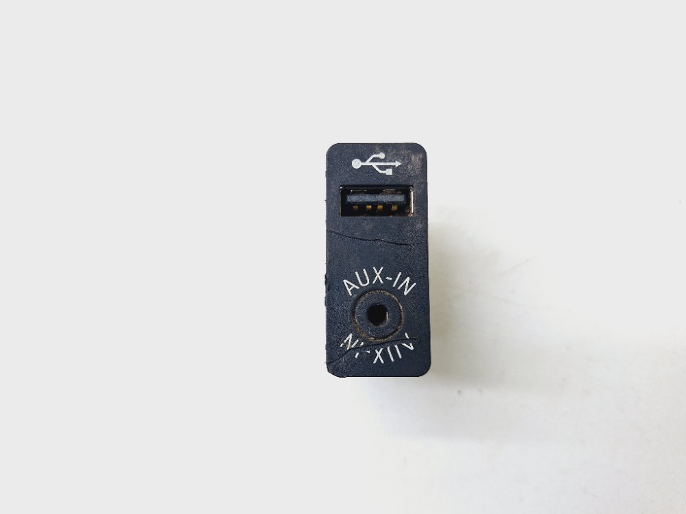 Entrada Usb Auxiliar Bmw 125i 2.0 2015 2016 9229246