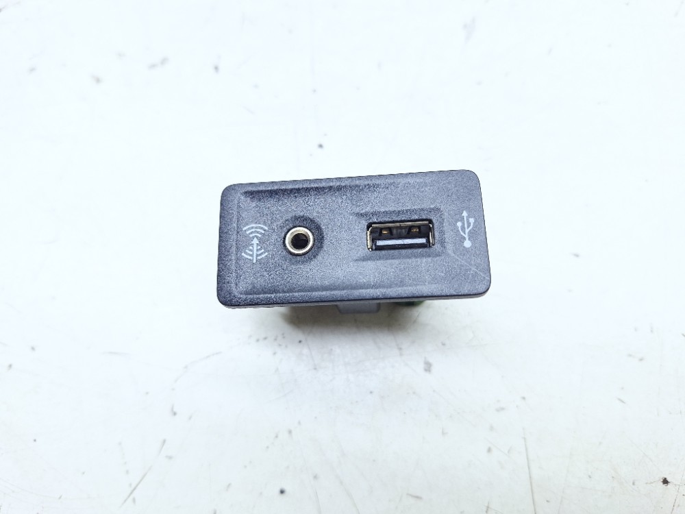Entrada Usb Auxiliar Vw Passat Tsi 2.0 2018 5c0035222