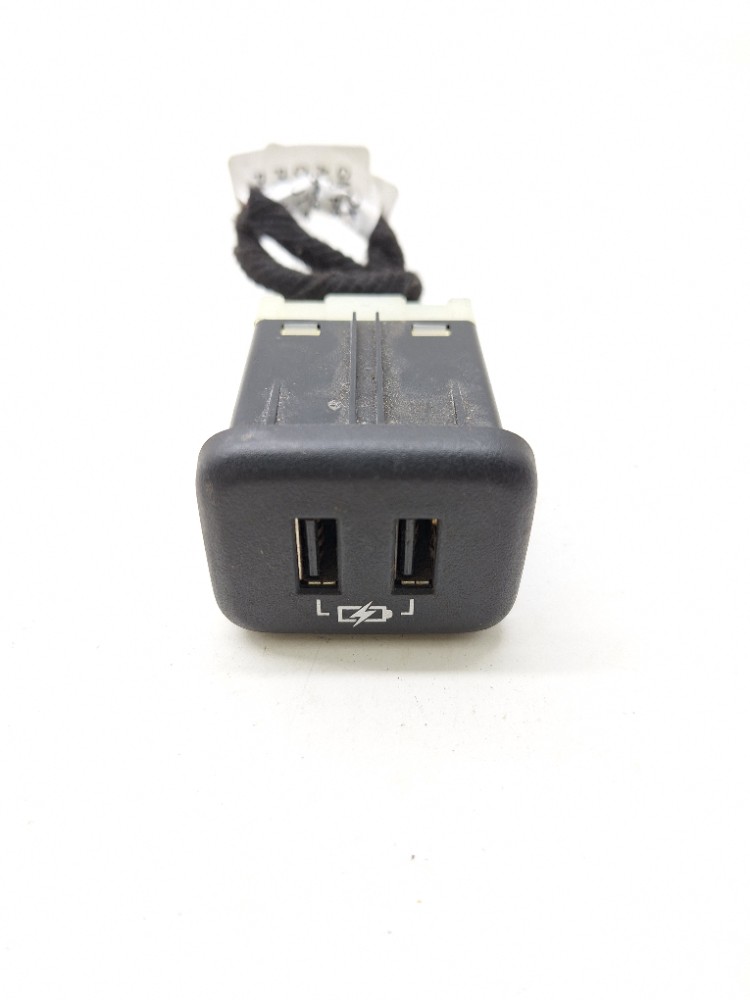 Entrada Auxiliar USB Gm Equinox 2.0 2017 2018 13598459