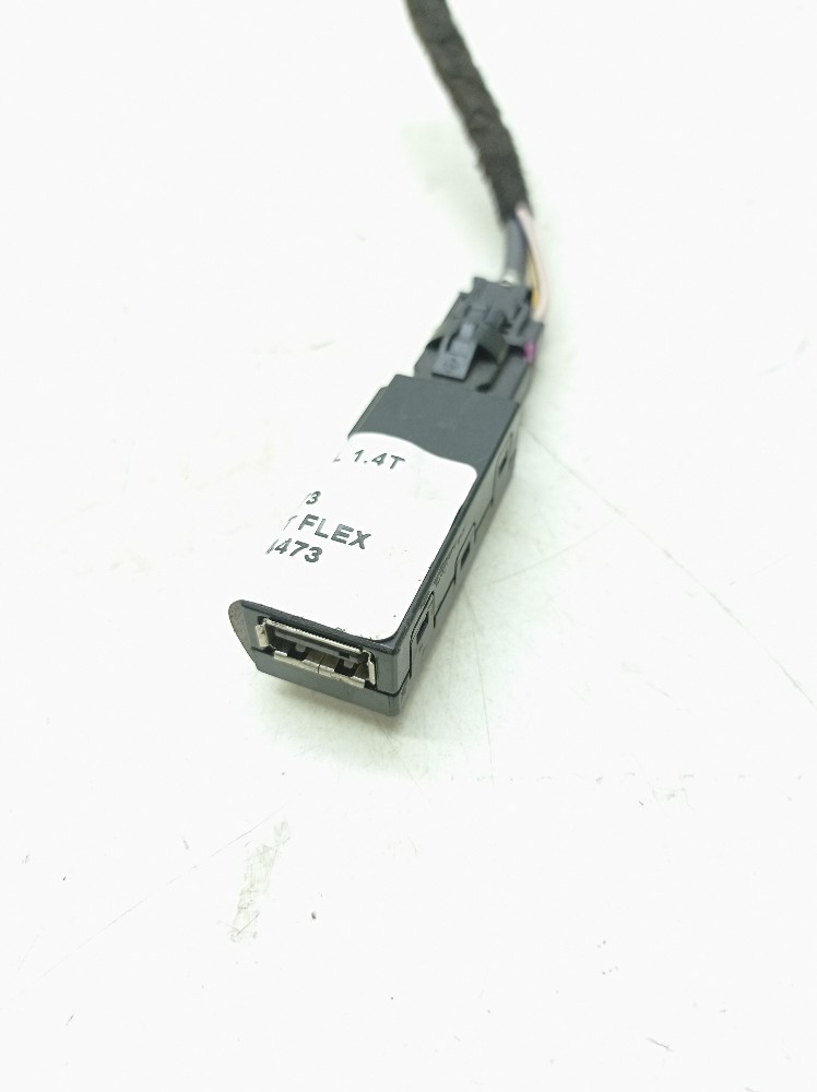 Entrada Auxiliar Usb Vw Jetta Tsi 1.4 2018 2019 5q0035726j