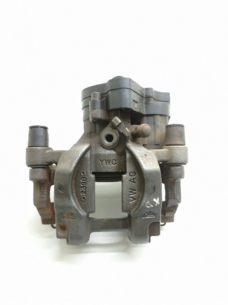Cavalete Traseiro Esquerdo Vw Passat Tsi 2.0 2018 5qn615405