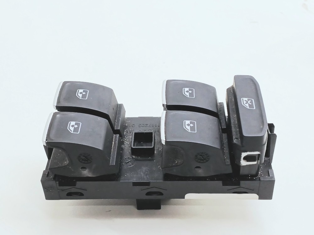 Botão Vidro Dianteiro Esquerdo Vw Passat 2.0t 2018 5g0959857