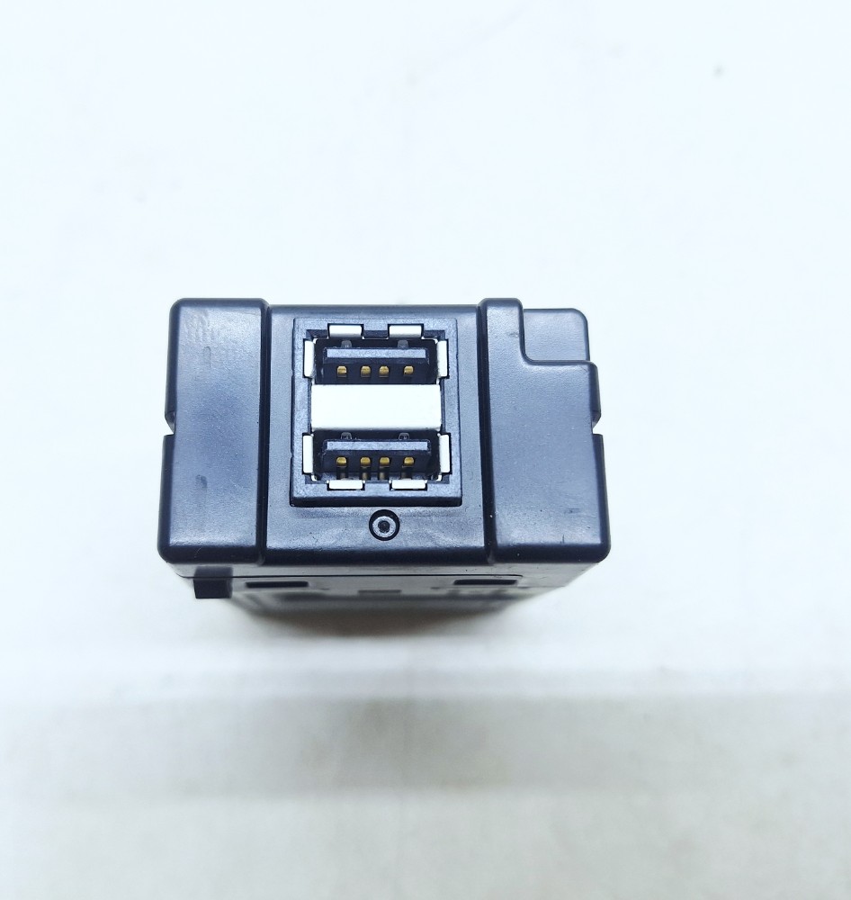 Entrada Usb Auxiliar Volvo Xc40 1.5 2021 2022 31407038