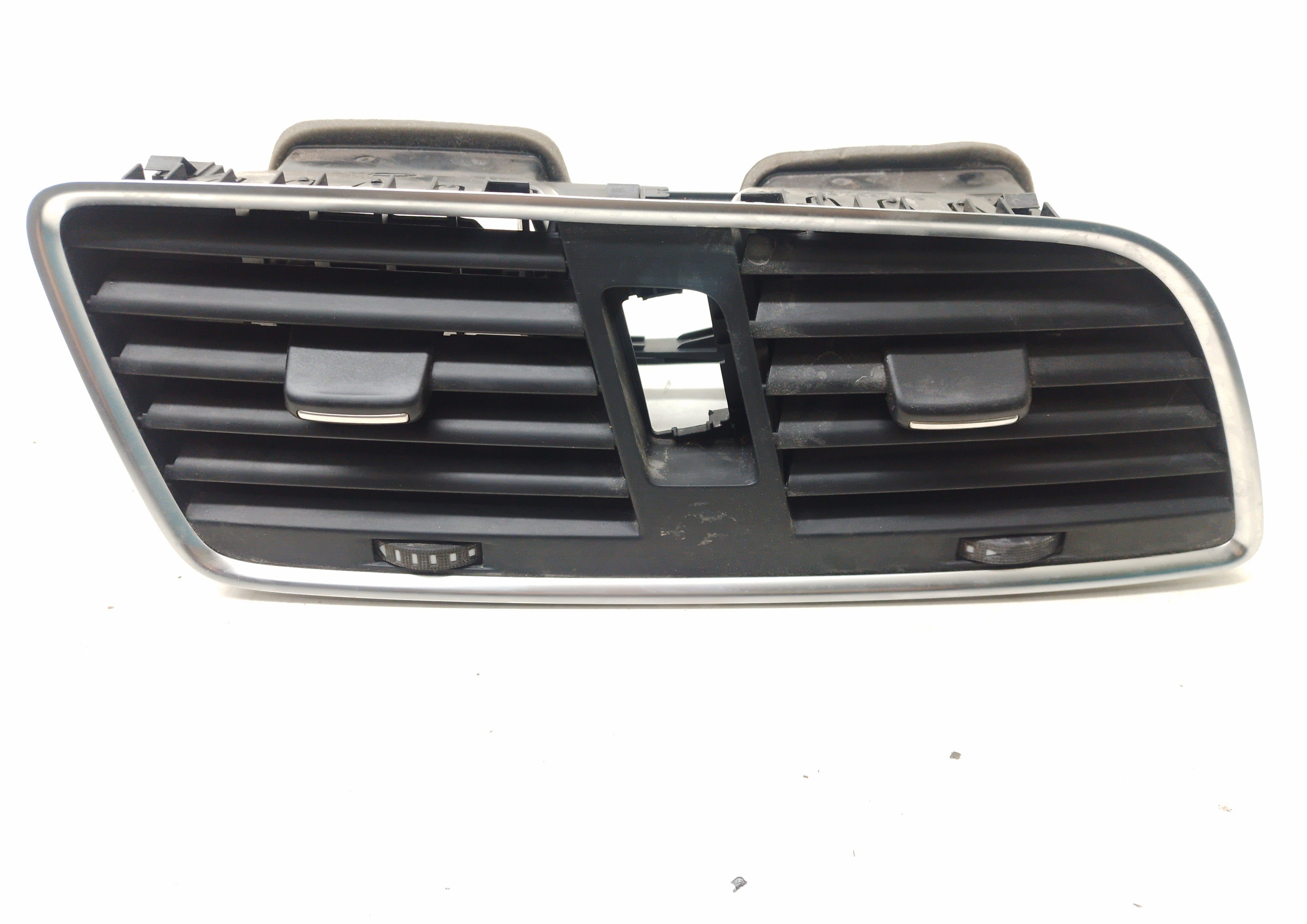 Difusor Ar Central Audi Q3 Tfsi 2.0 2013 / 2014 Nº8u1820951b