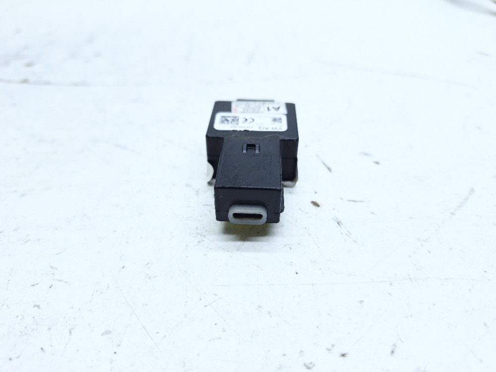 Entrada Usb Auxiliar Vw Taos Tsi 1.4 2022 3g5035954