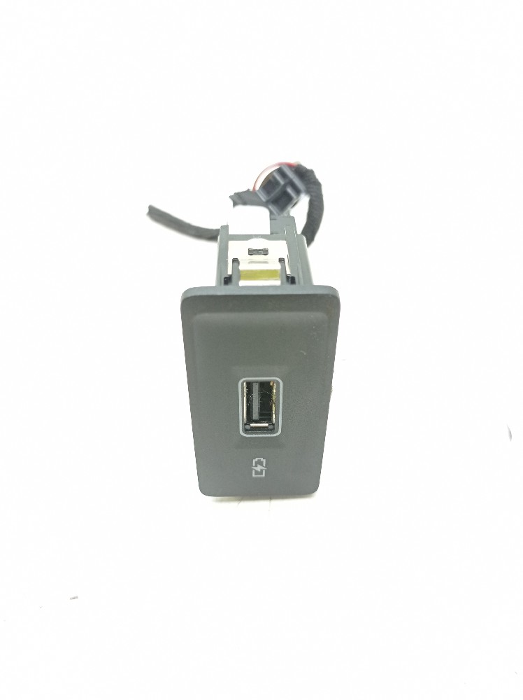 Entrada Auxiliar Usb Vw Jetta Tsi 1.4 2018 2019 17a035222