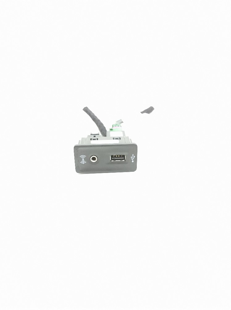 Entrada Usb Auxiliar Vw Golf Tsi 1.0 2017 5g0035222e Preto