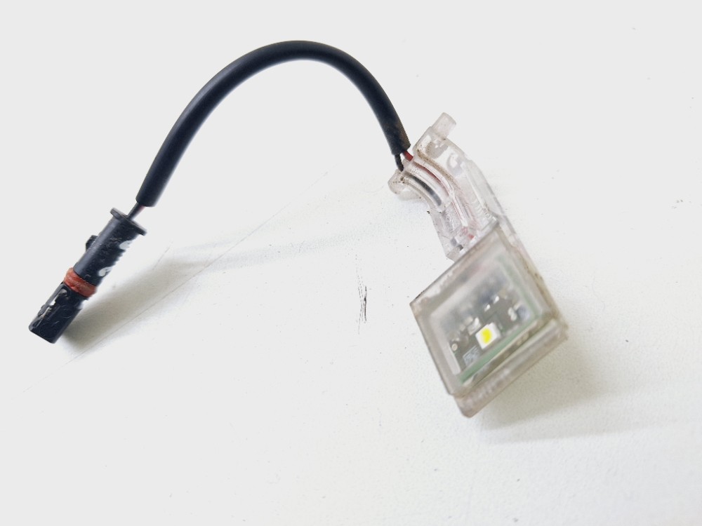 Luz Led Cortesia Maçaneta Dianteira Direita Bmw 125i 2016