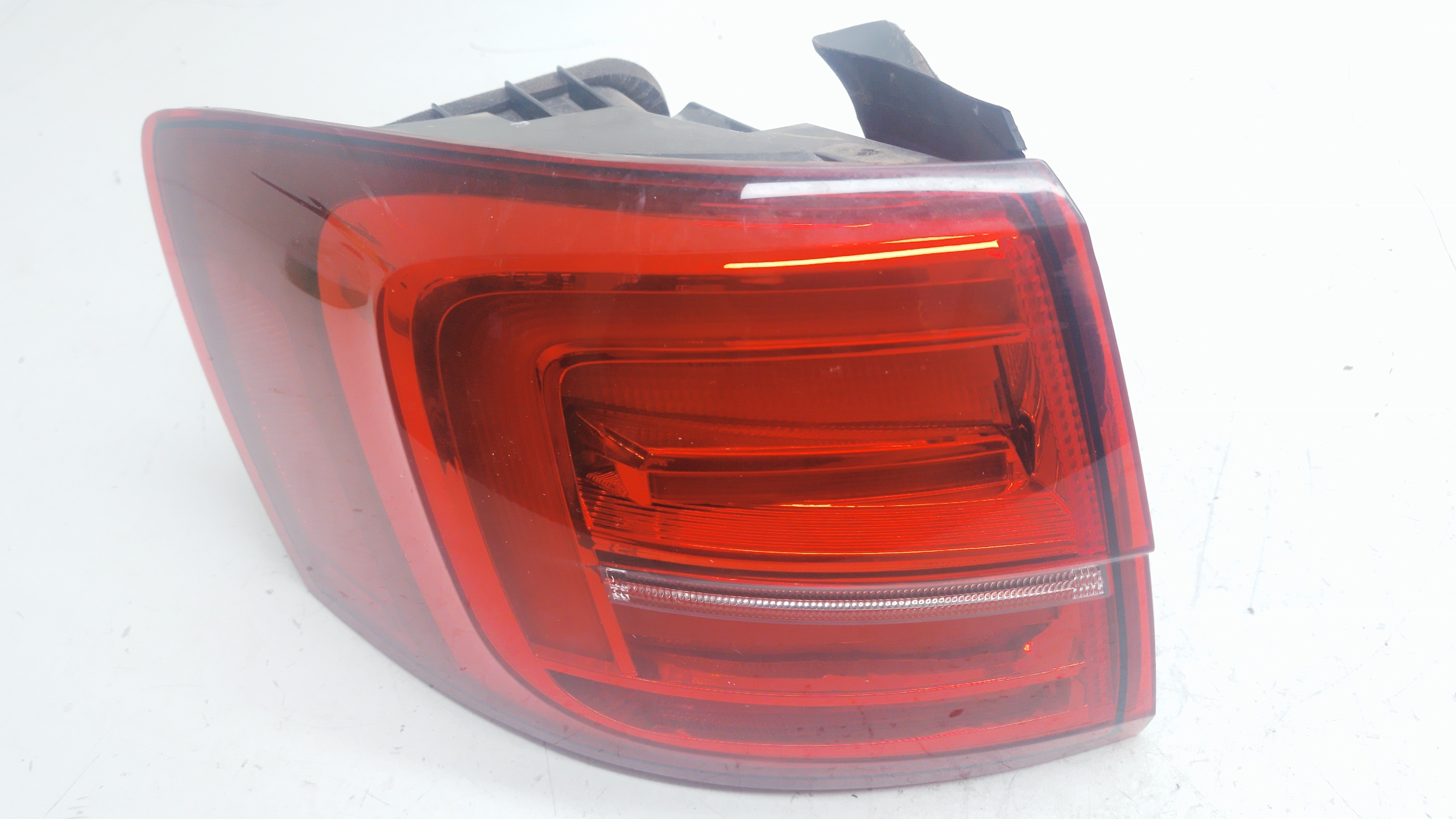 Lanterna Esquerda Led Vw Jetta Tsi 2.0 2014 2015 N5c6945309 Esquerdo Vermelho