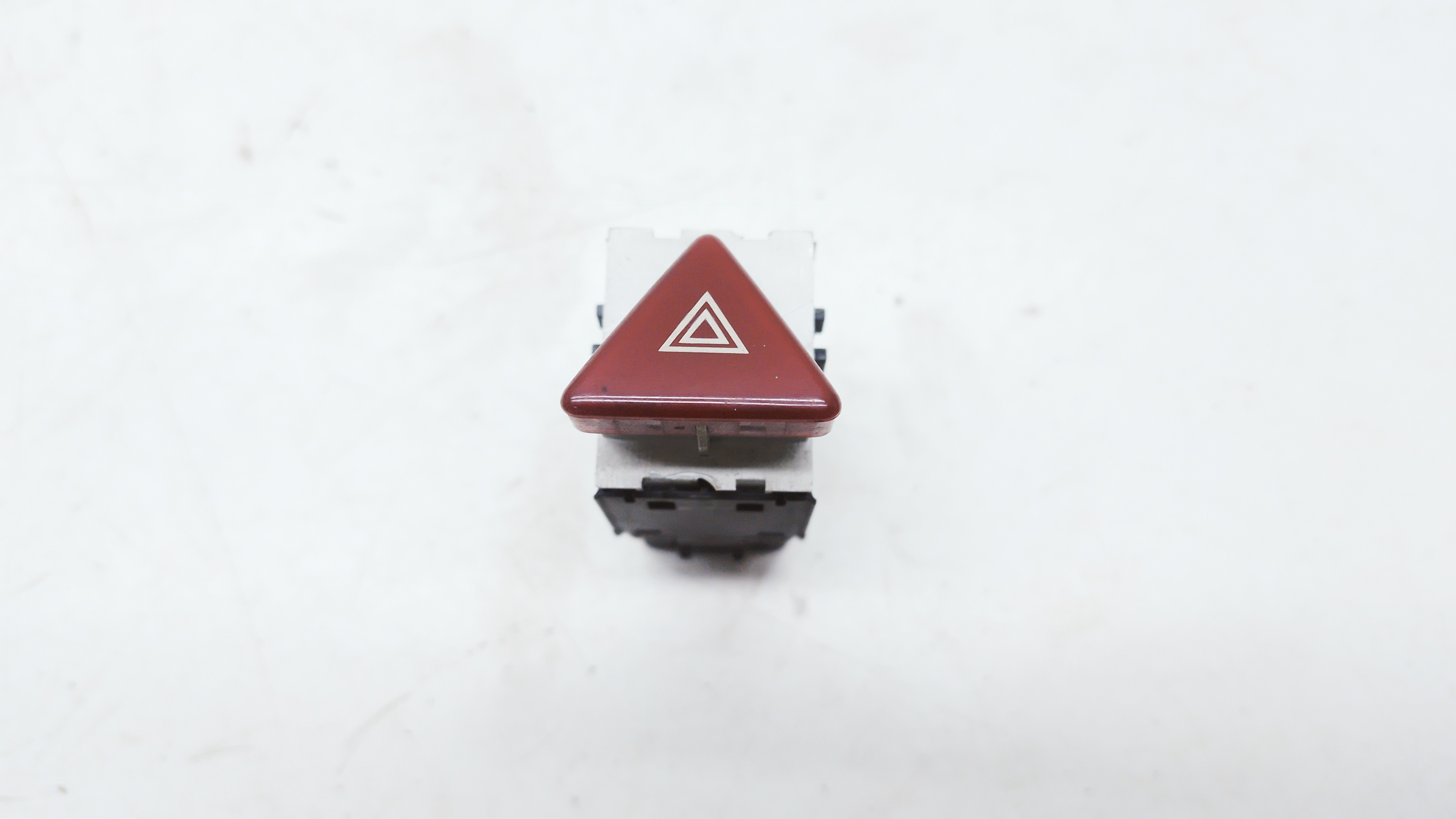 Botão Pisca Alerta Hyundai Tucson 2.7 2007/2008 Nº3c8953509 Vermelho