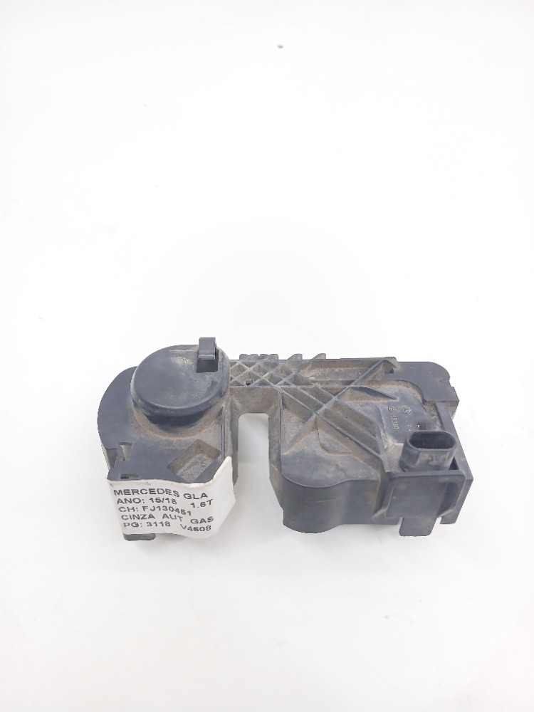 Acabamento Fechadura Capô Mercedes Gla200 1.6 2015 a24687005