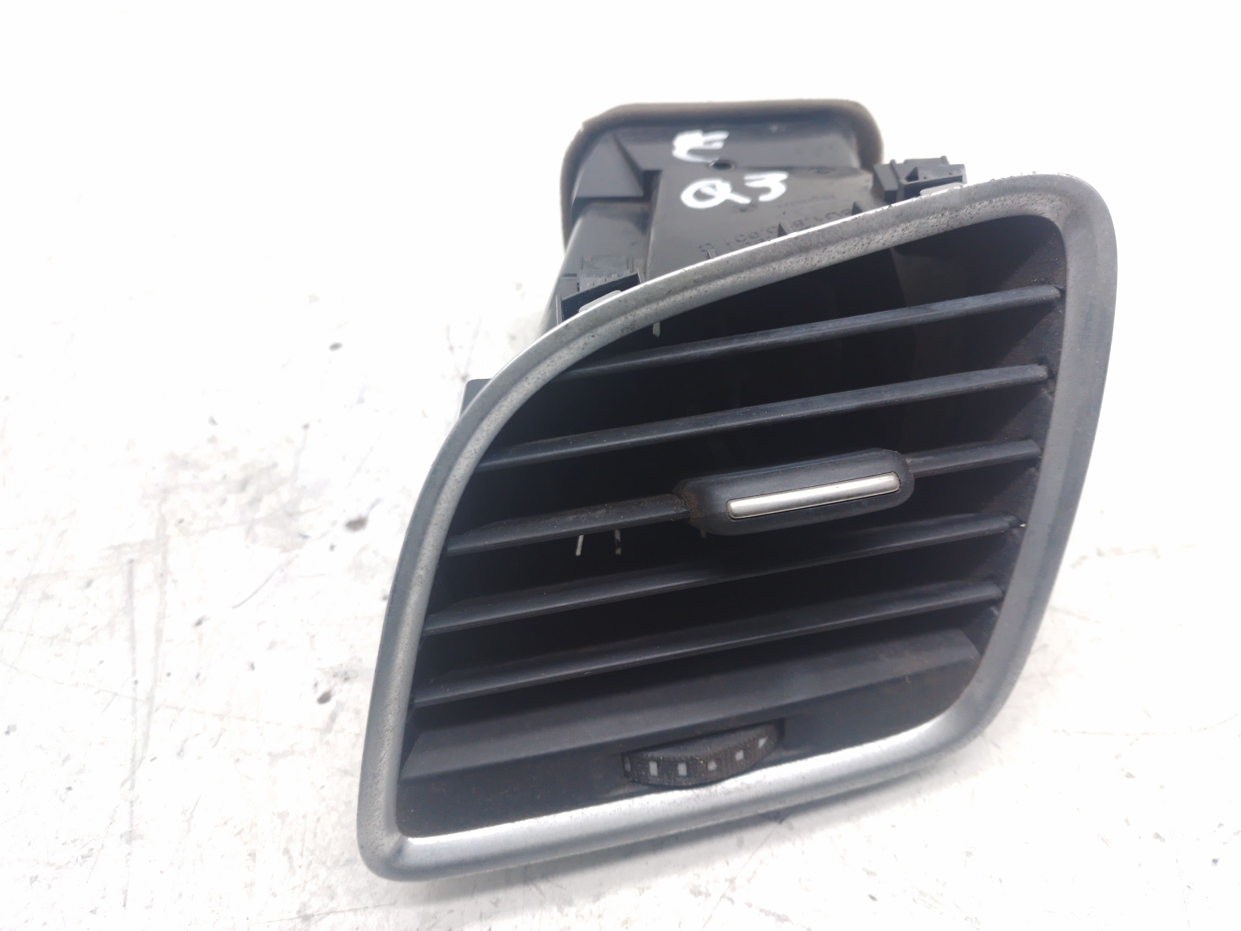 Difusor Ar Central Esquerdo Audi Q3 2018 2019 8u1820901b