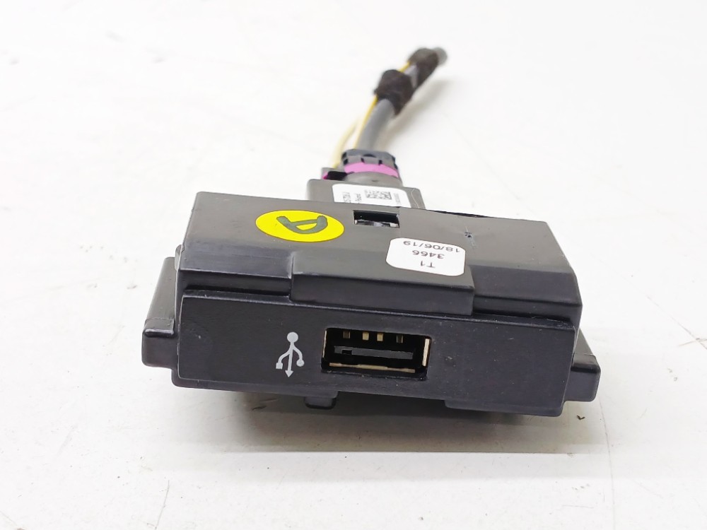 Entrada Auxiliar Usb Vw Tcross Tsi 1.4t 2020 5q0035726j
