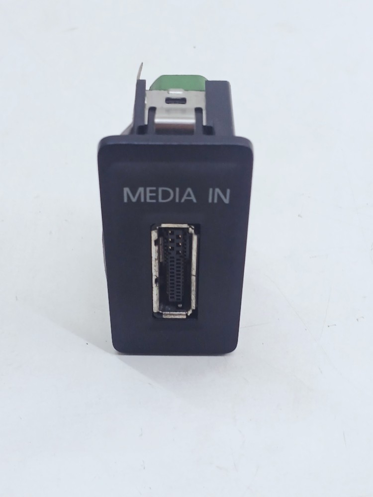 Entrada Usb Auxiliar Vw Golf Gti 2.0 2015 5g0035222a
