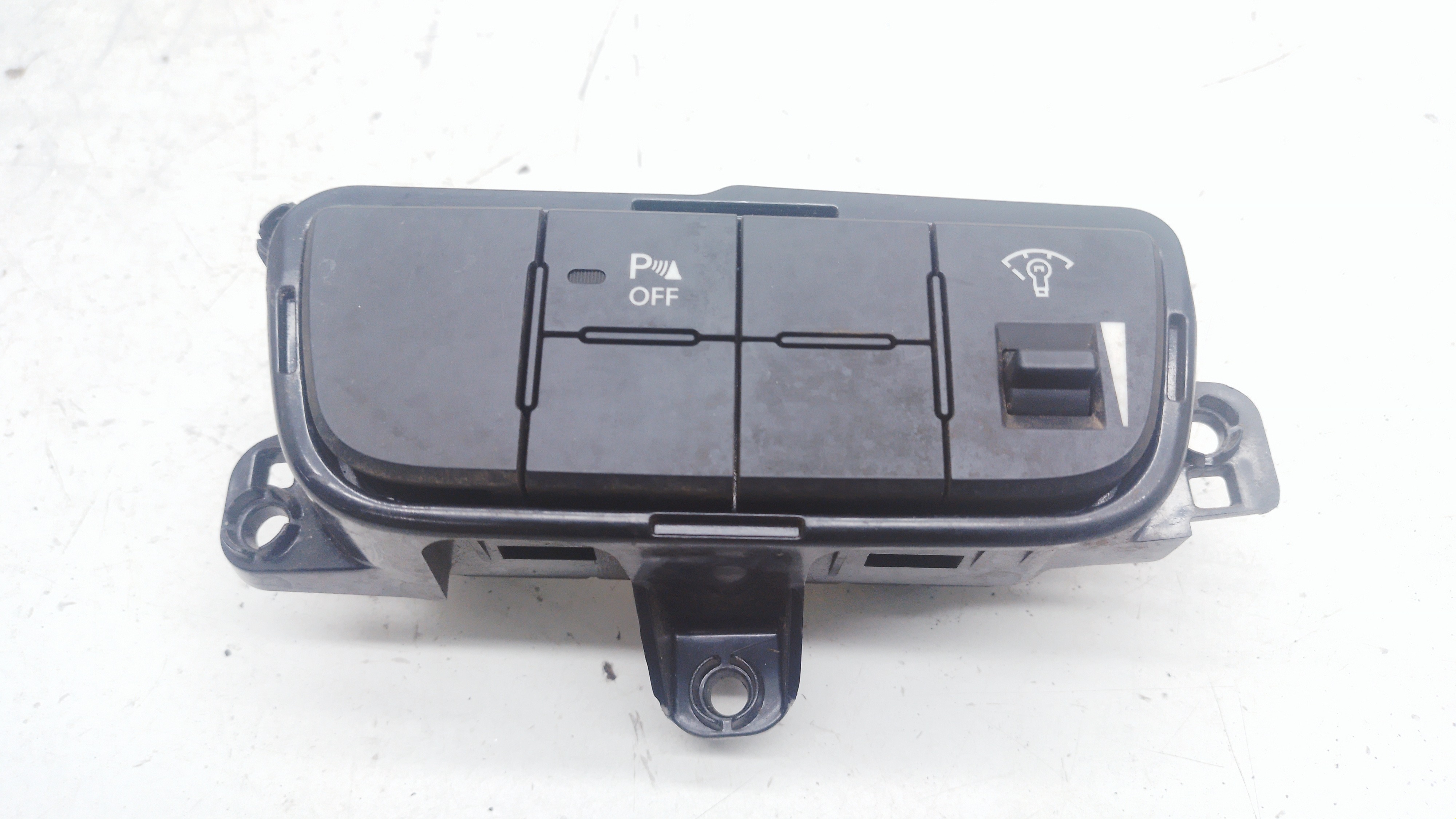 Comando Sensor Estacionamento C/iluminação Veloster 1.6 2012 Preto
