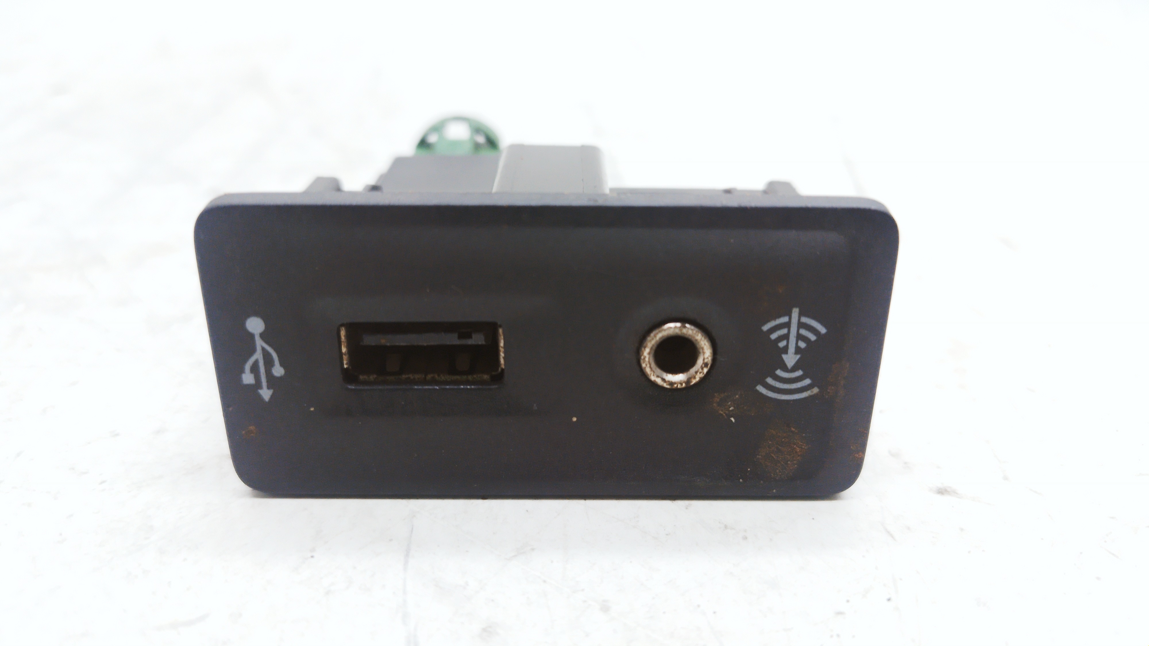 Entrada Usb Auxiliar Vw Jetta 1.4 2017/ 2018 Nº5q0035726e