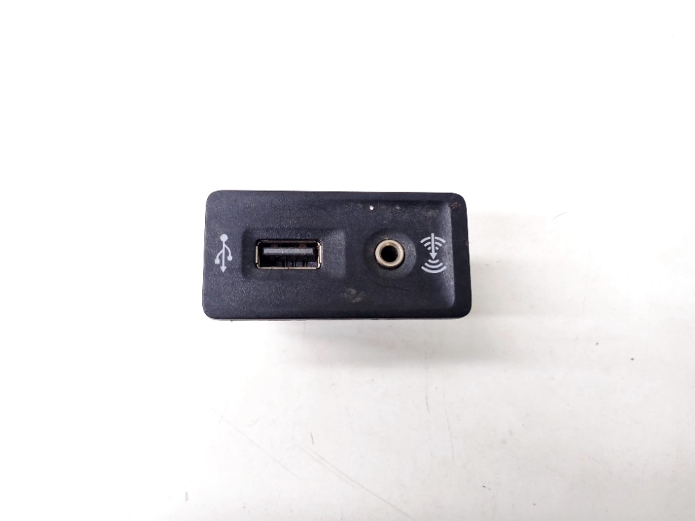Entrada Usb Auxiliar Vw Passat Tsi 2.0 2018 2019 5g0035222