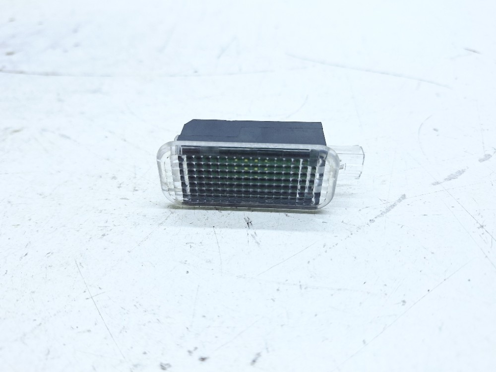 Luz Cortesia Audi Q3 1.4 2020 4e0947415a
