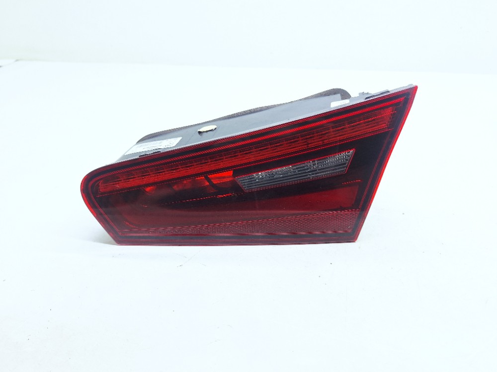 Lanterna Direita Tampa Audi A3 2.0 2013 8v3945094b Direito/passageiro Vermelho