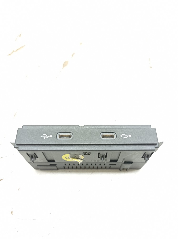 Entrada Auxiliar Usb Vw Taos Tsi 1.4 2023 5na035700
